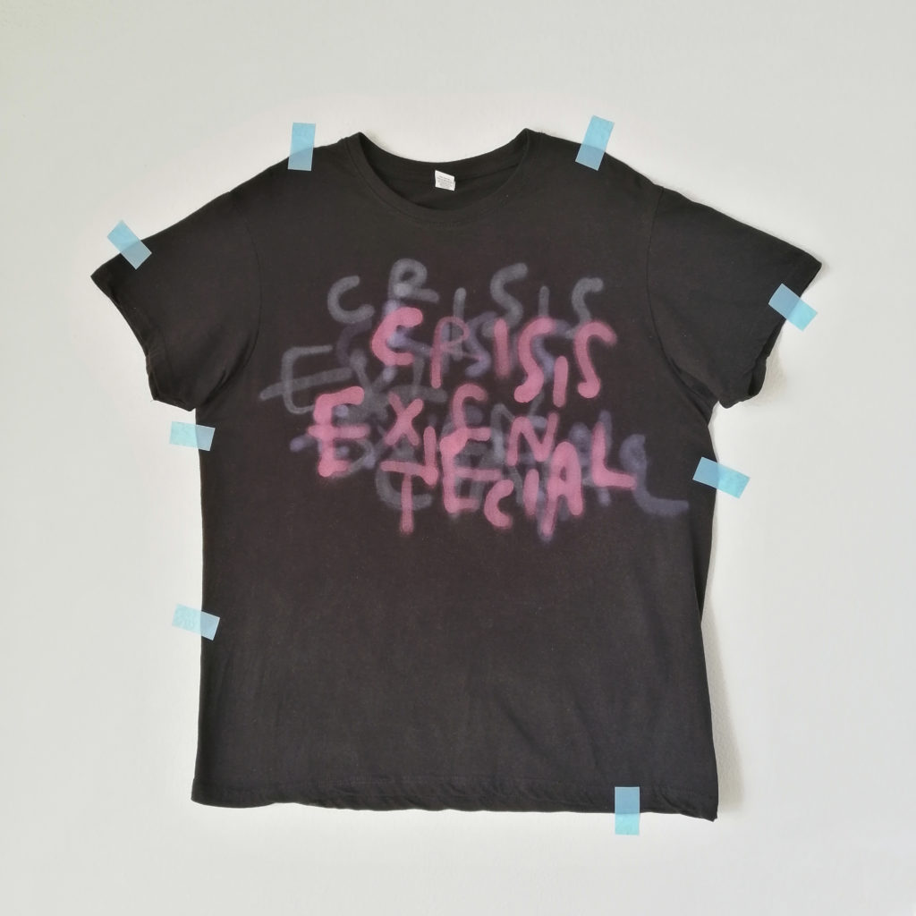 Camiseta Cuchi Negra Crisis existencial 1