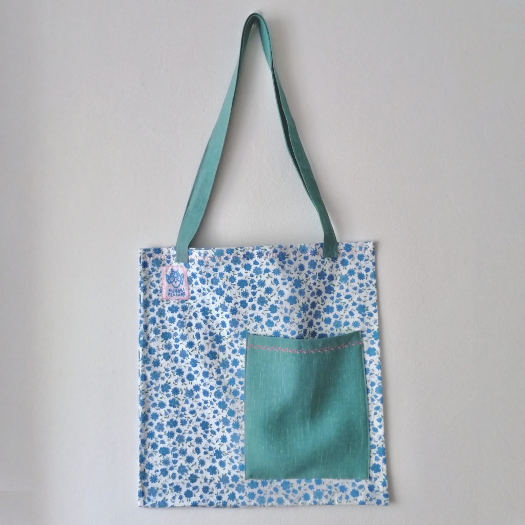 Bolsa de tela-telas recicladas-Cuchi-estampado flores azules-achanta neno1