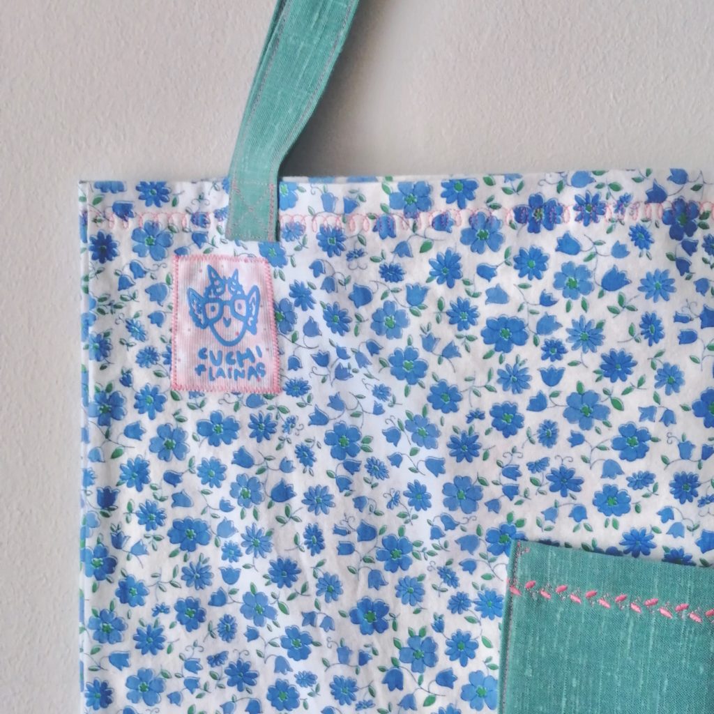 Bolsa de tela-telas recicladas-Cuchi-estampado flores azules-achanta neno4